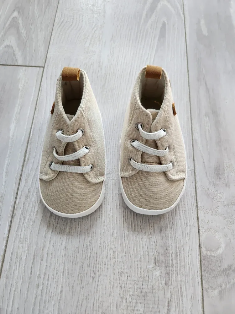 Brand New! Carter's Baby Shoes  (~6M) image indicator(2)