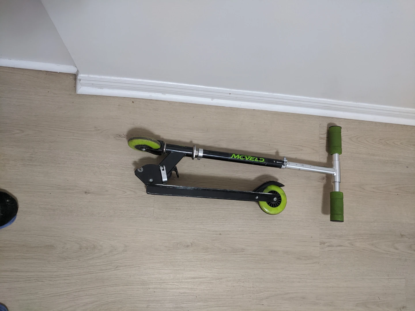 Movelo Scooter - Green Accents - photo 3