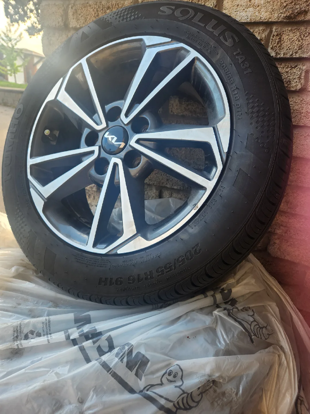 Kumho Solus TA31 Tire 205/55R16 91H image indicator(2)