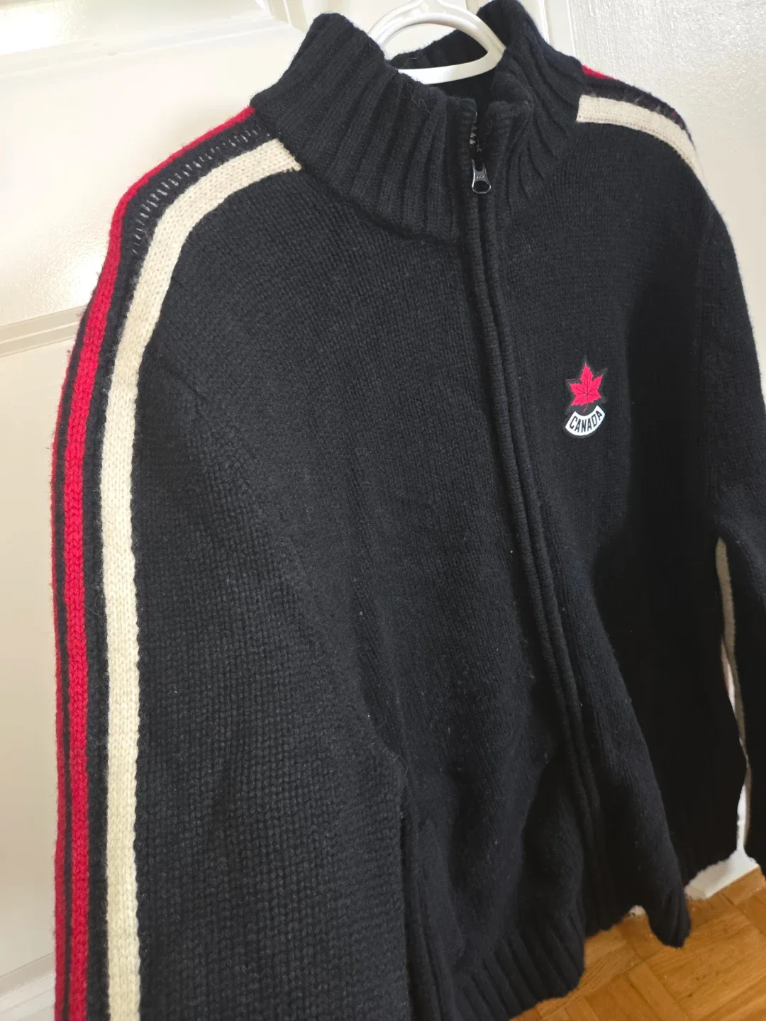 Roots Canada Official Outfitter Sweater M/M image indicator(2)