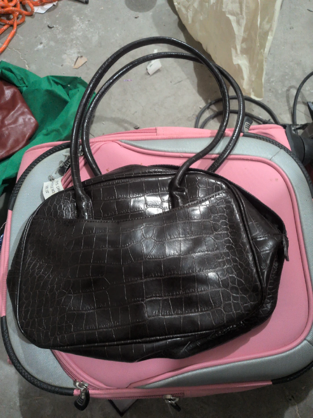 Evan-Picone Brown Faux Croc Handbag - photo 3