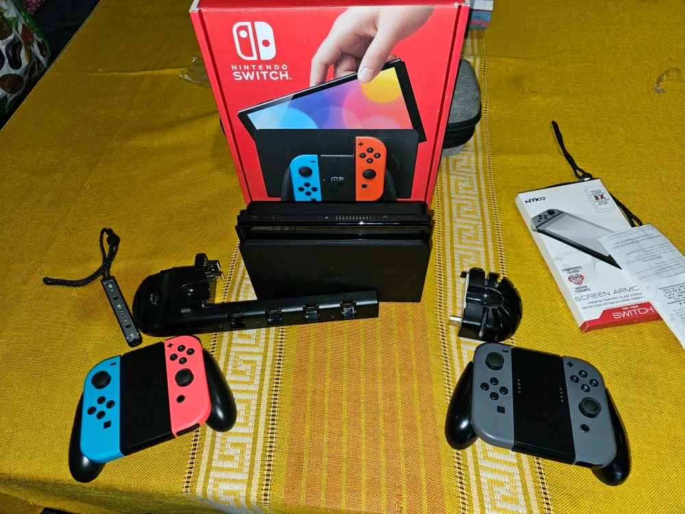 Nintendo Switch OLED bundle w/ accessories image indicator(4)
