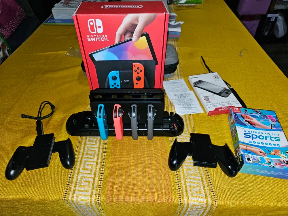 Nintendo Switch OLED bundle w/ accessories image indicator(5)