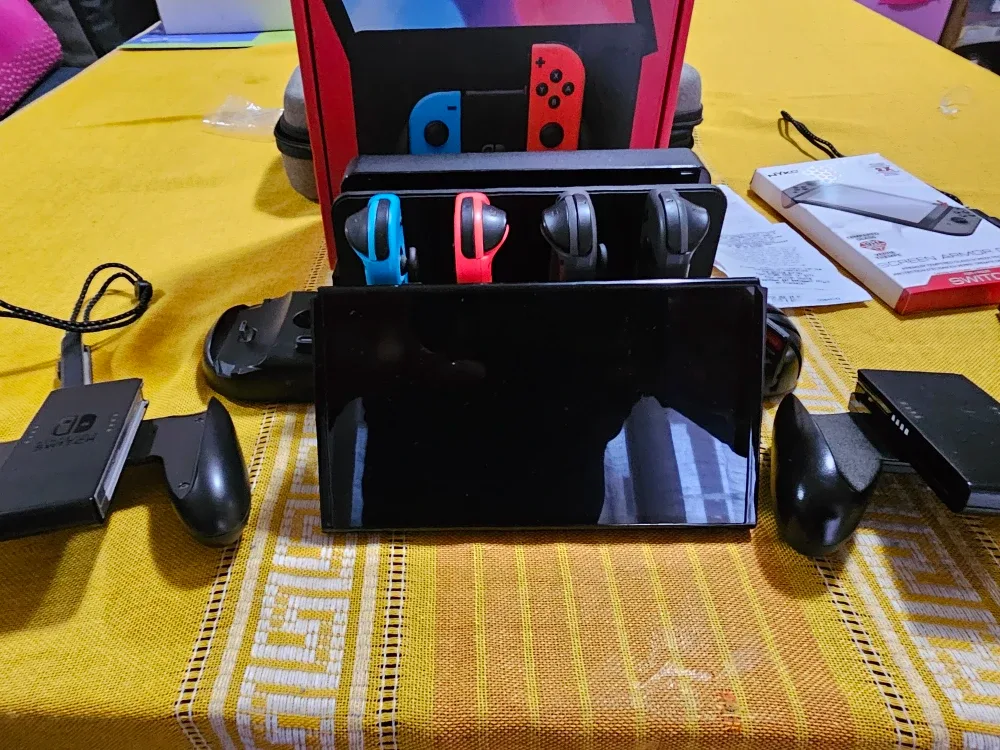 Nintendo Switch OLED bundle w/ accessories image indicator(9)