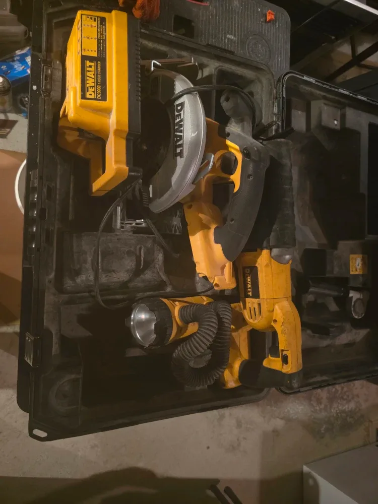 DeWalt Power Tool Set with Case image indicator(2)