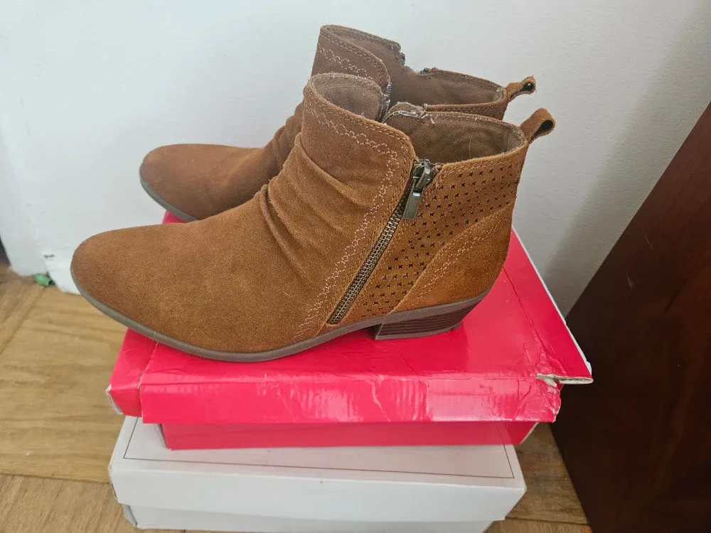 LifeStride Brown Ankle Boots image indicator(2)