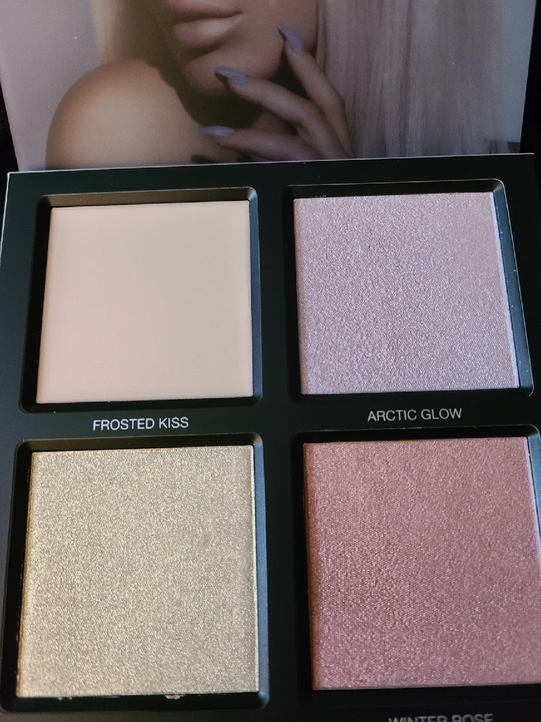 Huda Beauty Winter Highlighter Palette image indicator(3)