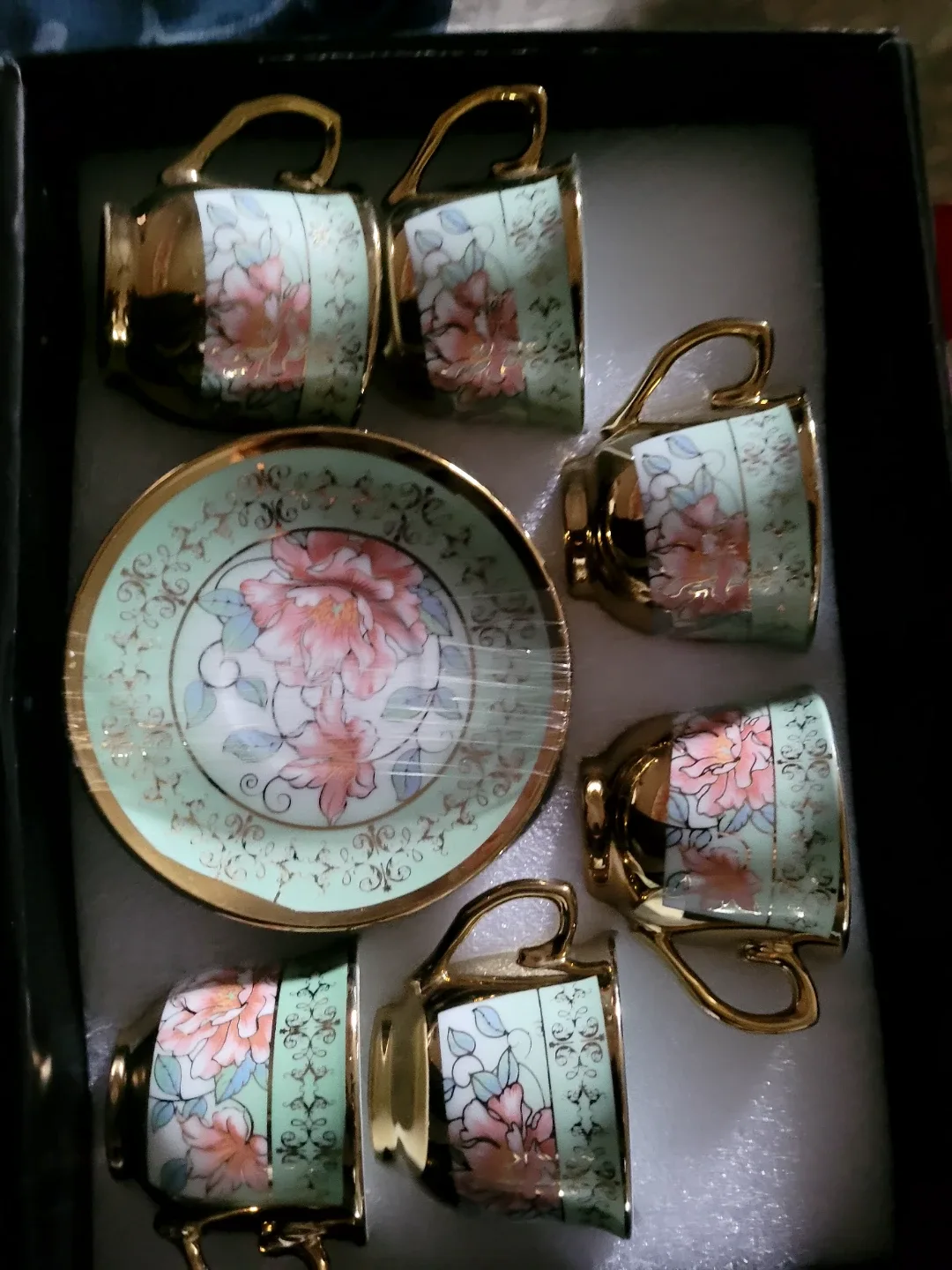 Vintage Floral Tea Cup Set thumbnail