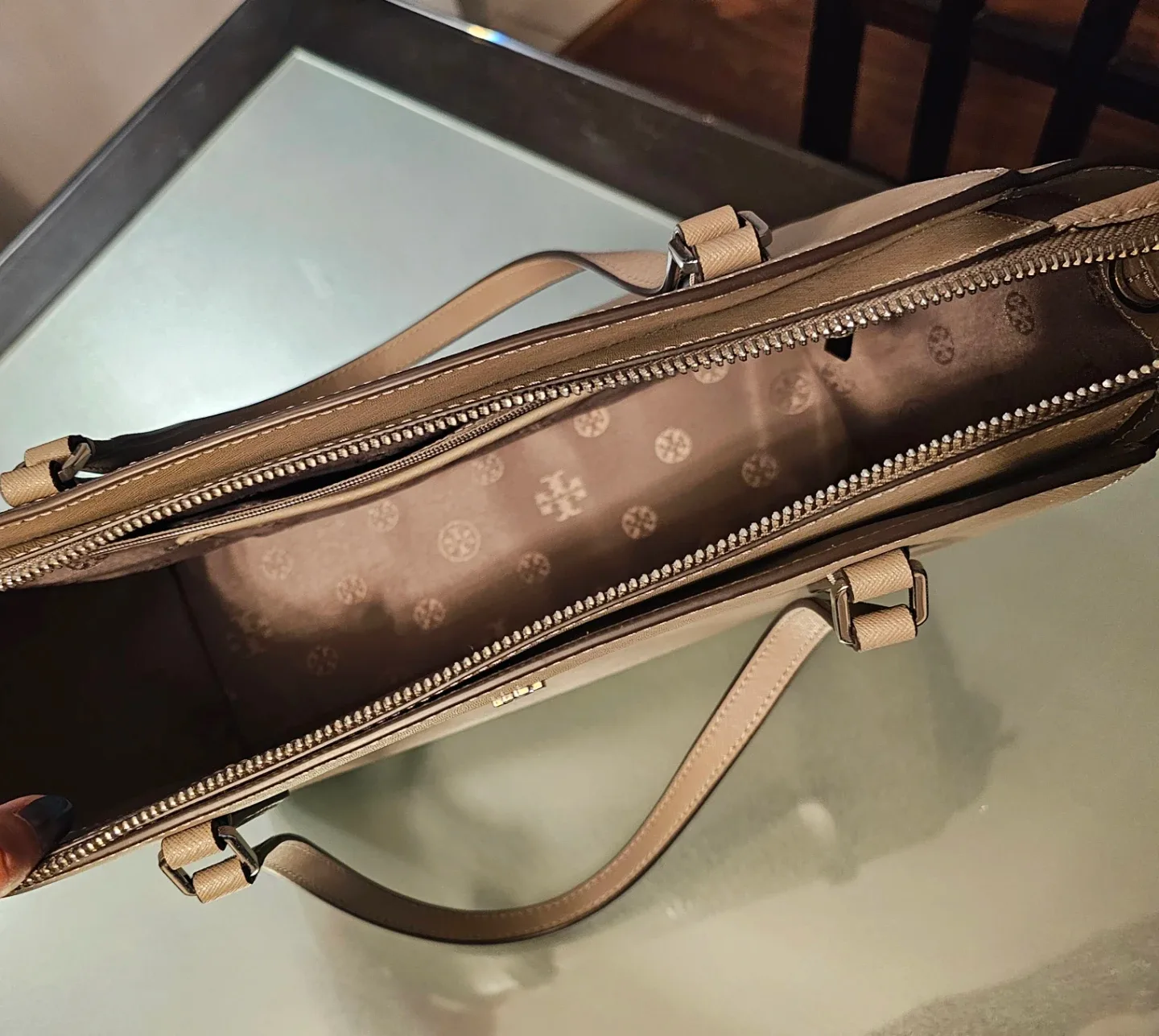 Tory Burch Leather Tote Bag image indicator(2)