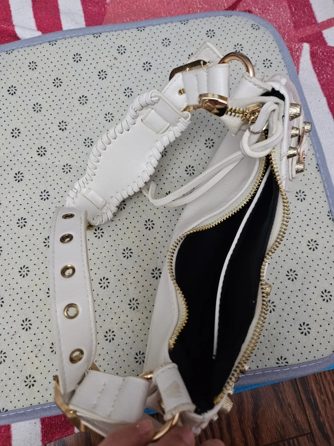 White Shoulder Bag image indicator(2)