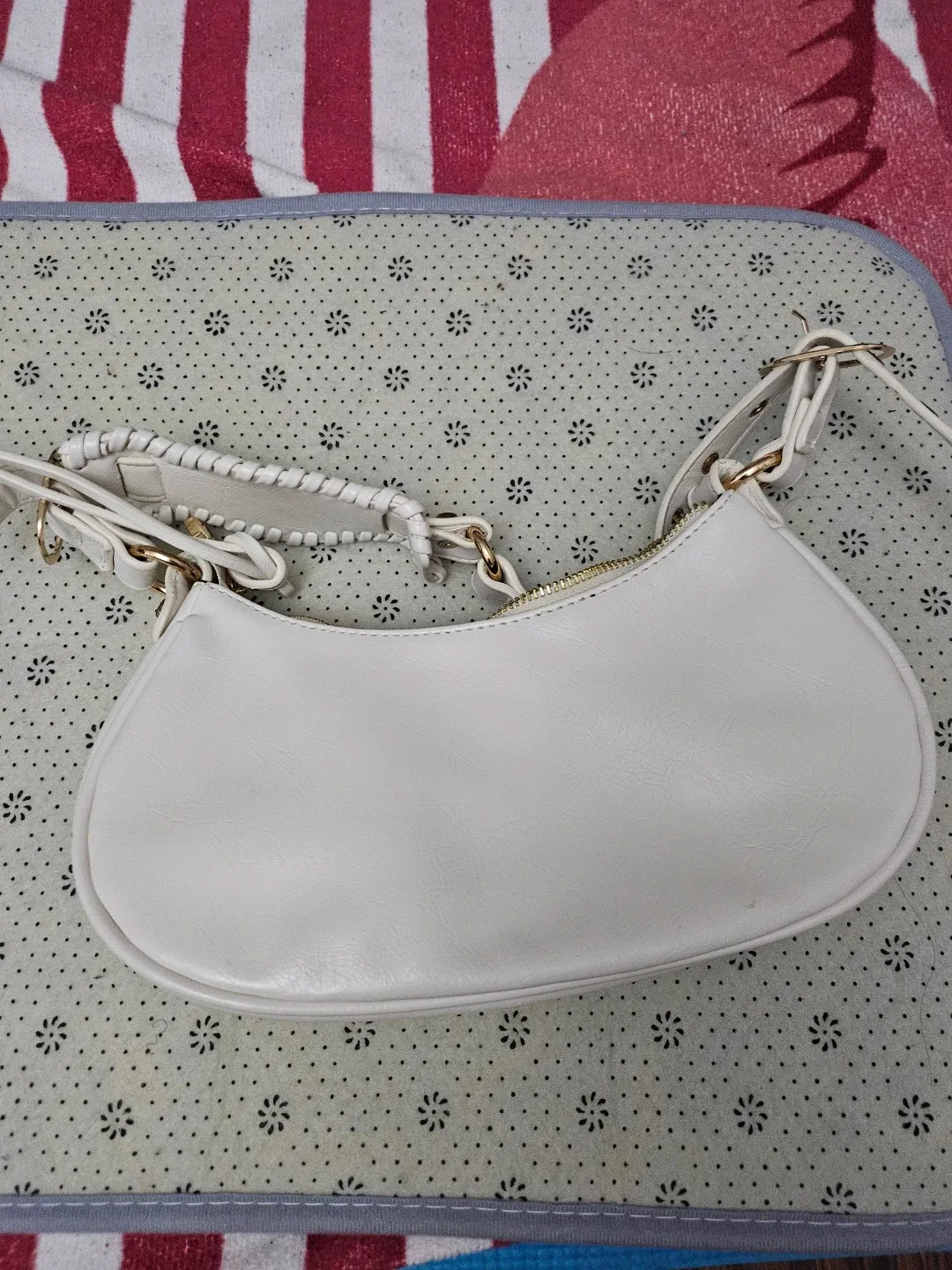 White Shoulder Bag image indicator(3)