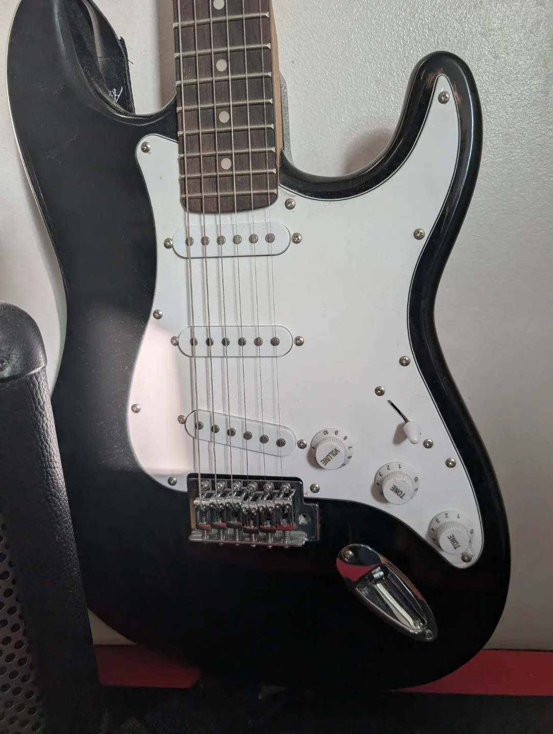 Academy Electric Guitar & GF-15 Amp BRAND NEW thumbnail