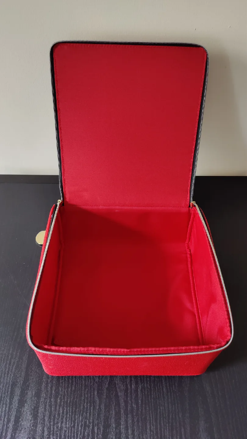 Estee Lauder Red Train Case/Cosmetic bag image indicator(3)
