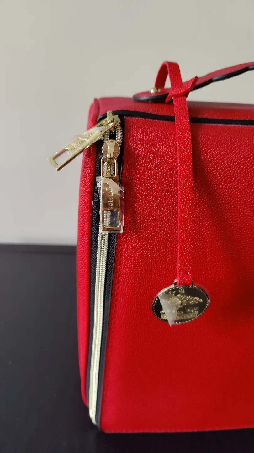 Estee Lauder Red Train Case/Cosmetic bag image indicator(5)
