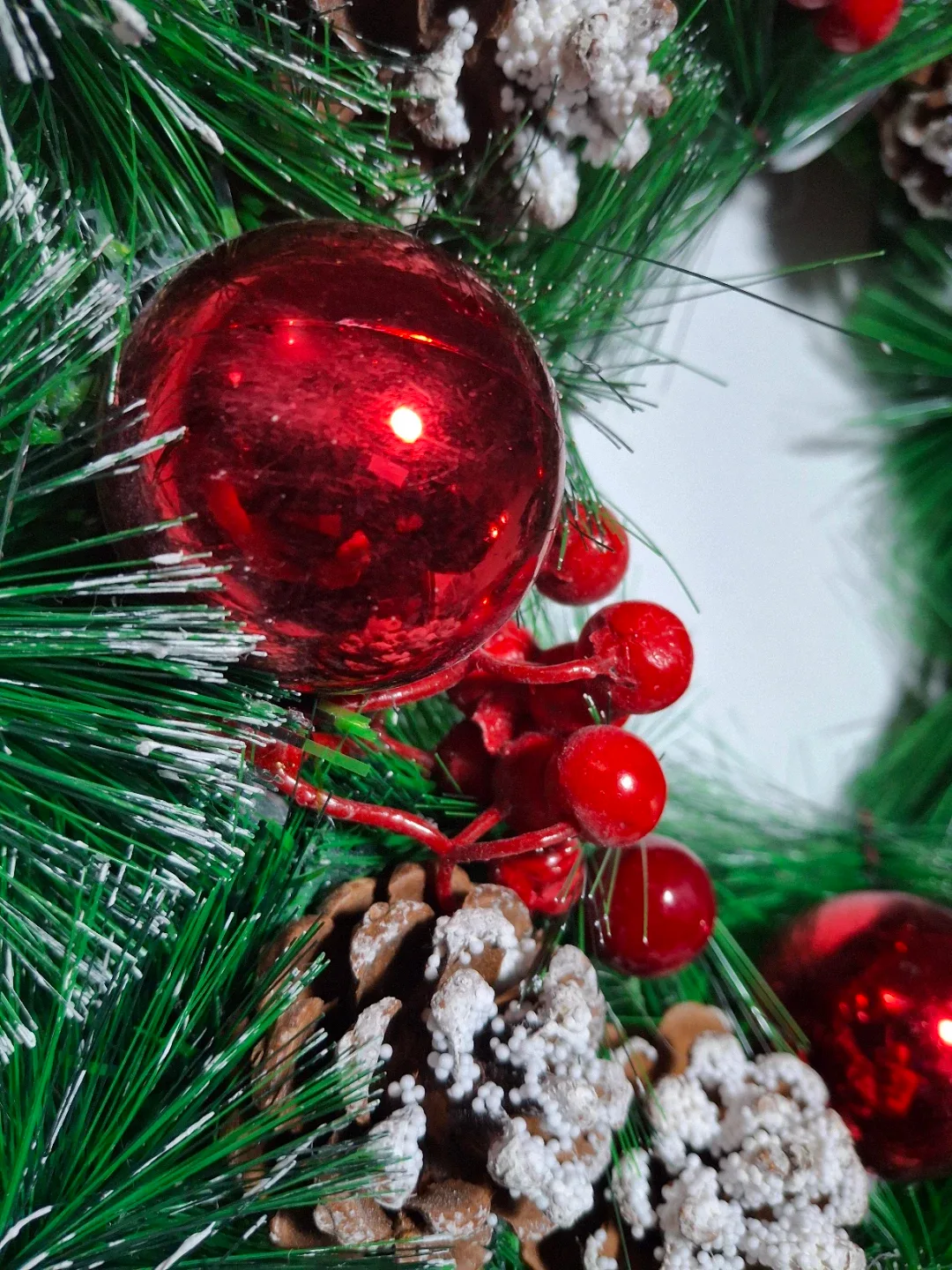 Christmas Wreath with Red Ornaments & Pine Cones image indicator(3)