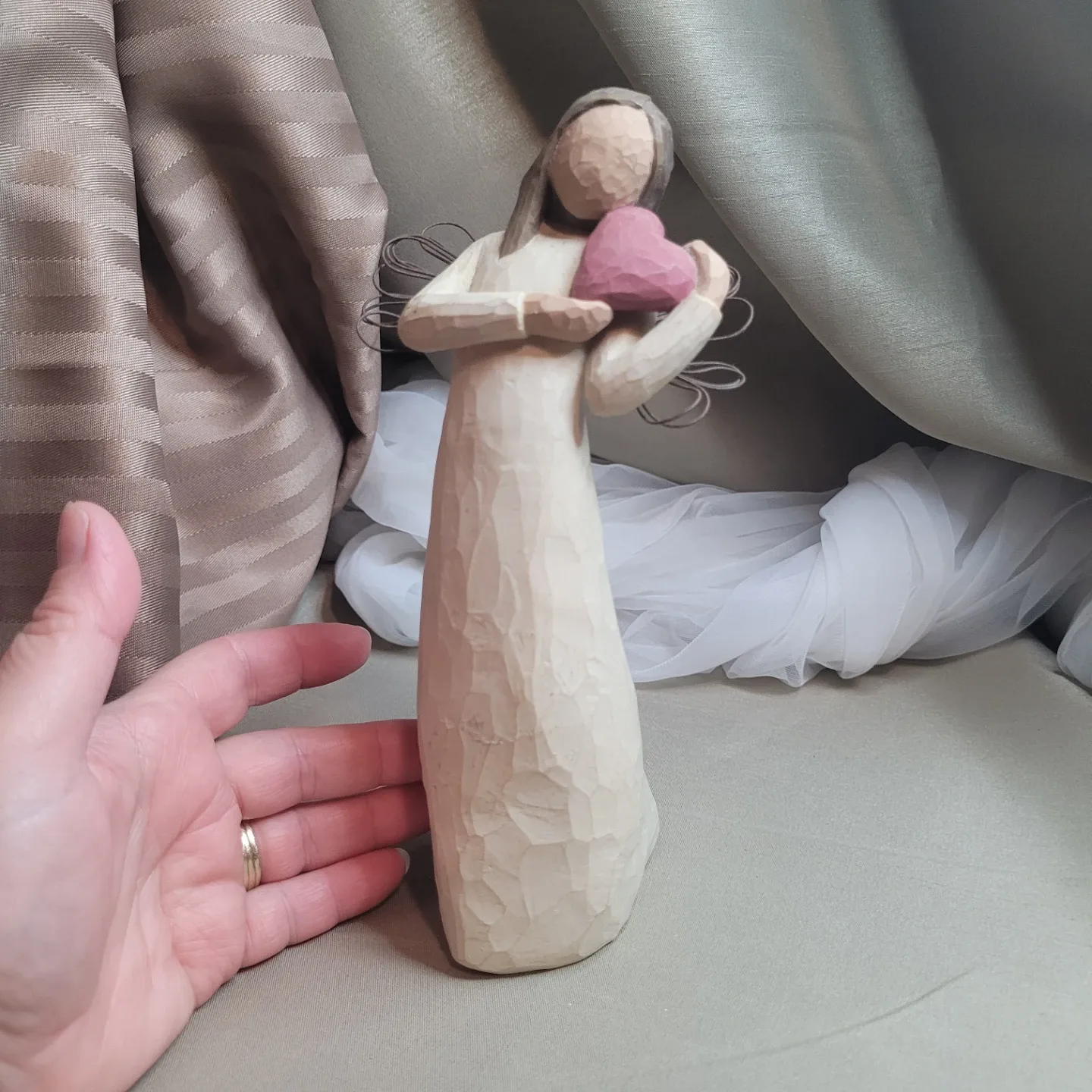 8" Willow Tree “Angel of the Heart“ Figurine image indicator(9)