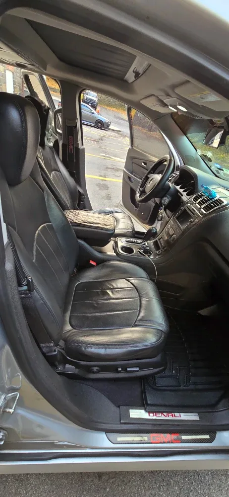 Gmc acadia denali sport utility image indicator(10)