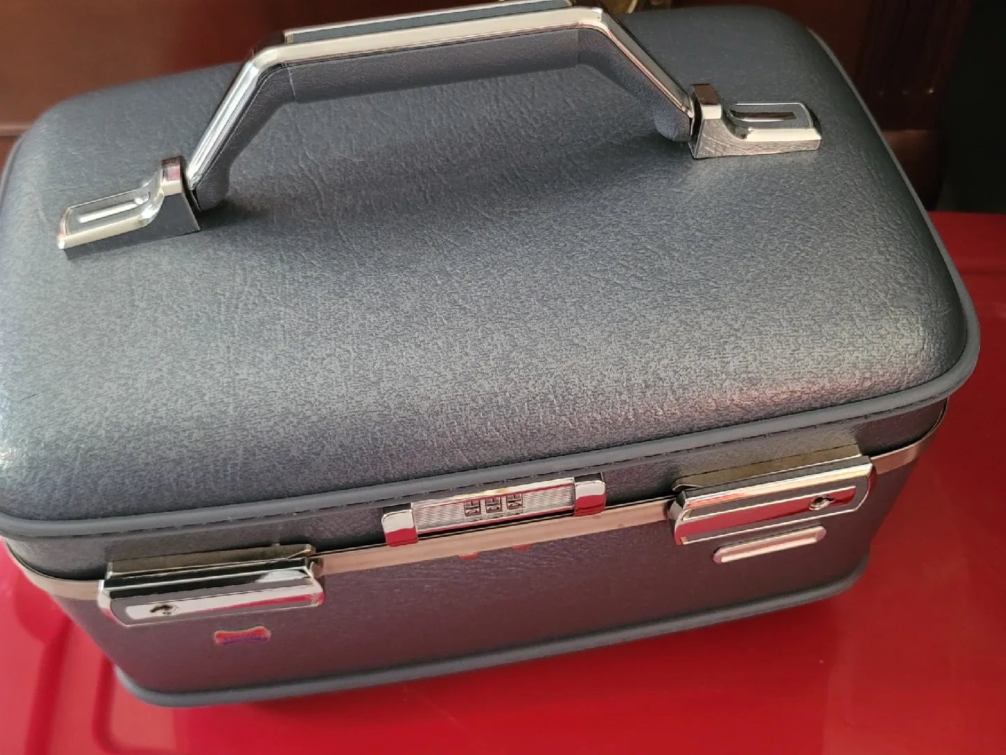 American Tourister Luggage Vanity Case image indicator(3)