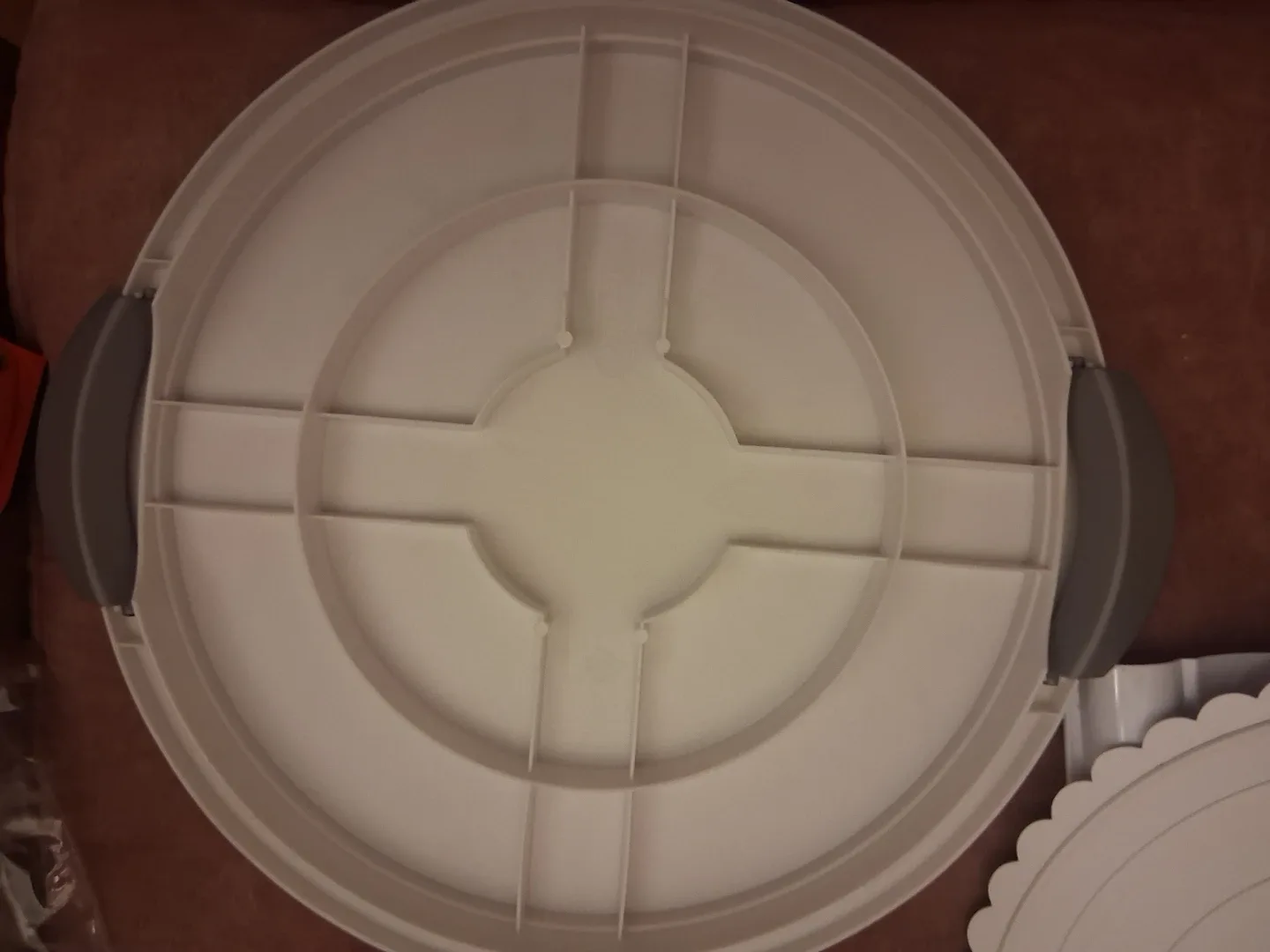 Cake Carrier w/ Lid, 12" Wilton Cake Plate & Flower Formers🥕 image indicator(5)