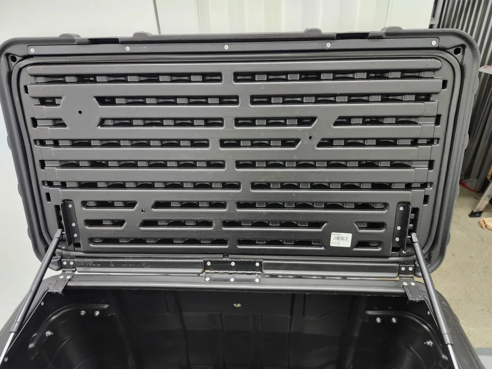 Large Storage bin / Husky Job Box with Master locks image indicator(5)