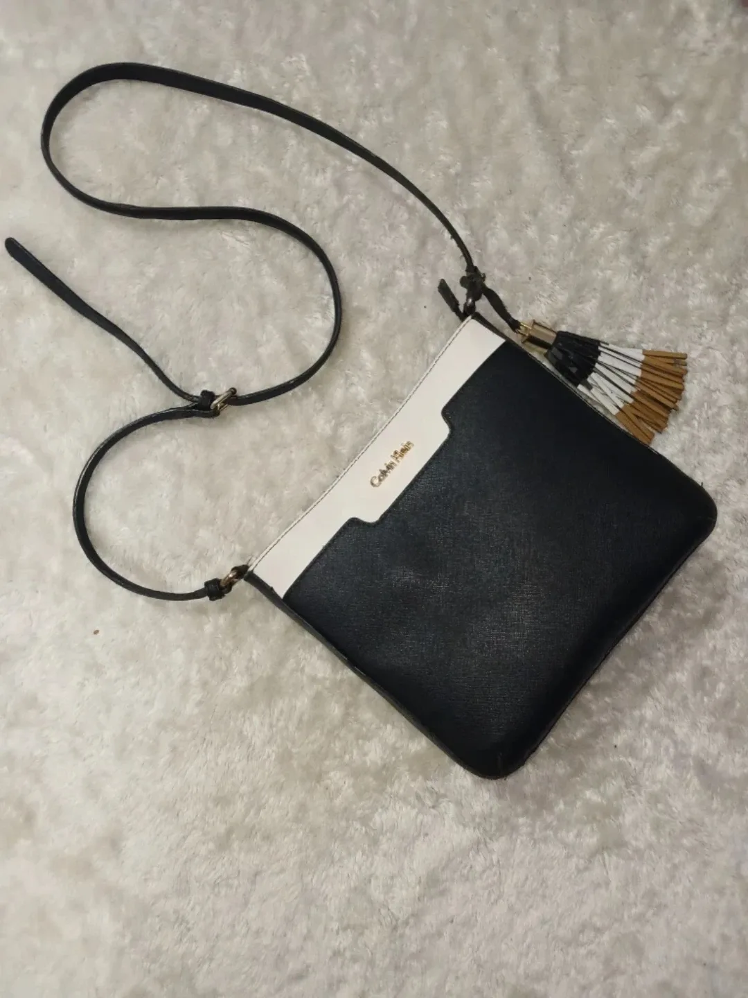 Calvin Klein Black & White Crossbody Bag image indicator(3)