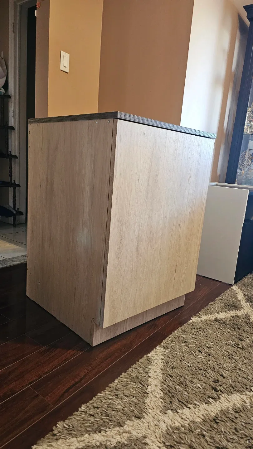 Wood-look Cabinet thumbnail