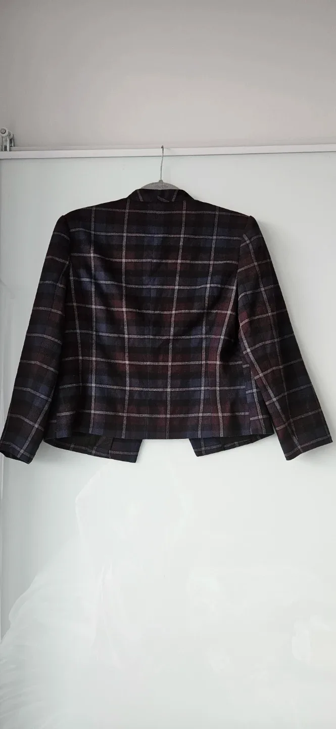 Le Chateau Plaid Blazer - Size M image indicator(5)