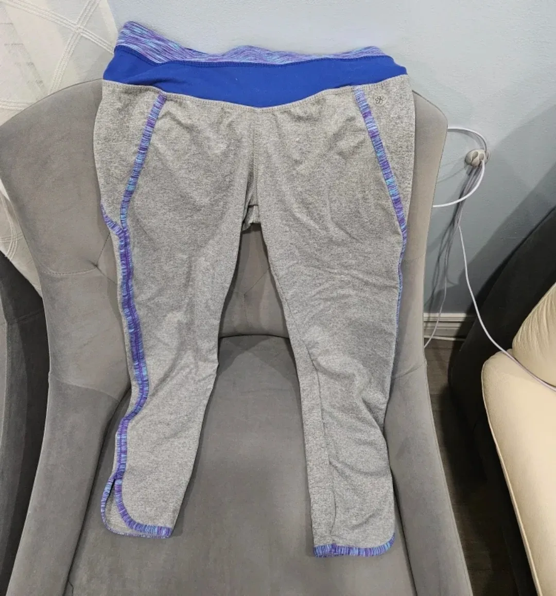 Jill Yoga Grey Capris Leggings