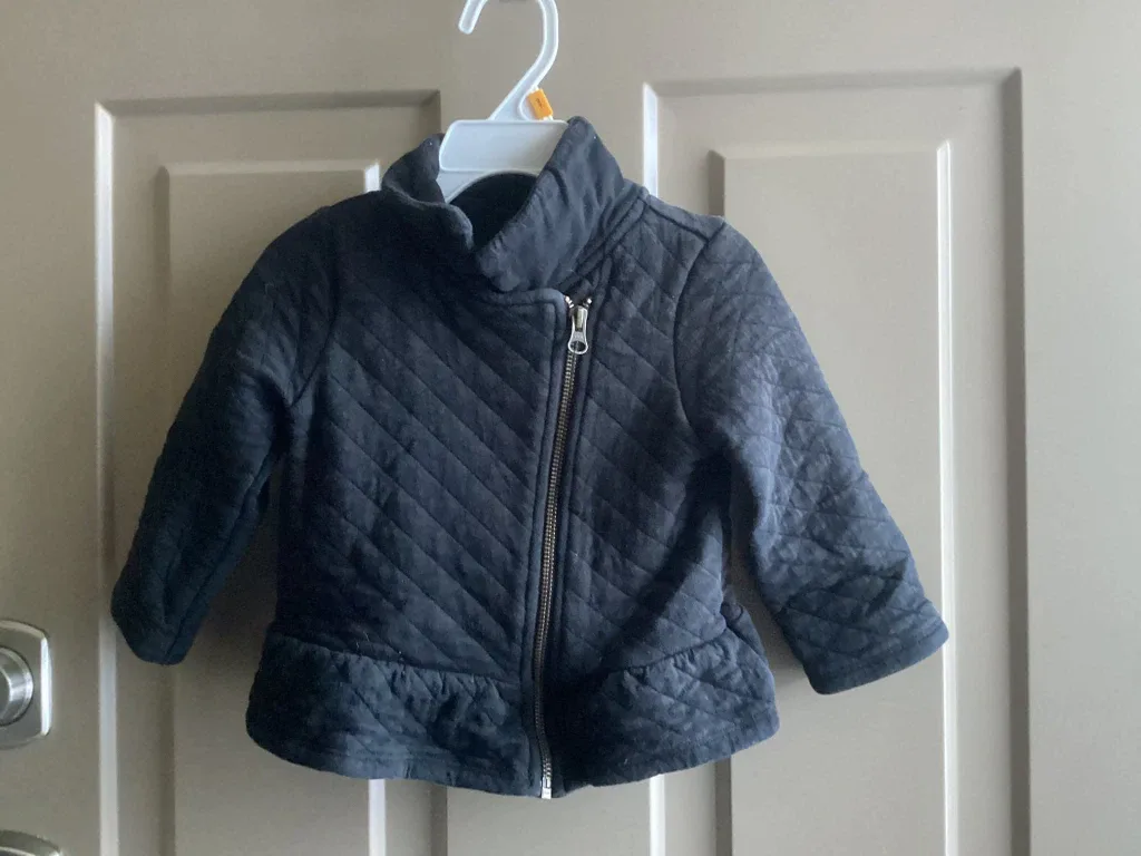 Girls sz 12 months sweaters, $3 each