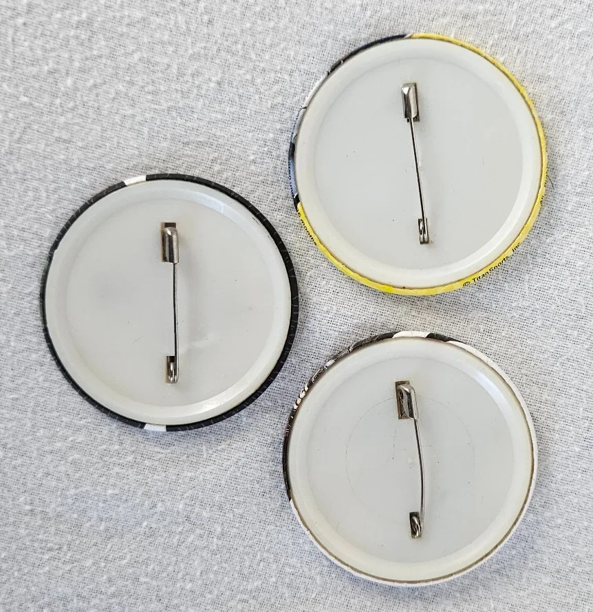 Vintage WWF WWE Superstar Buttons Mint image indicator(2)