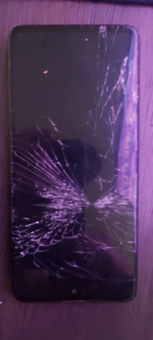 Samsung Galaxy A51 - Cracked Screen
