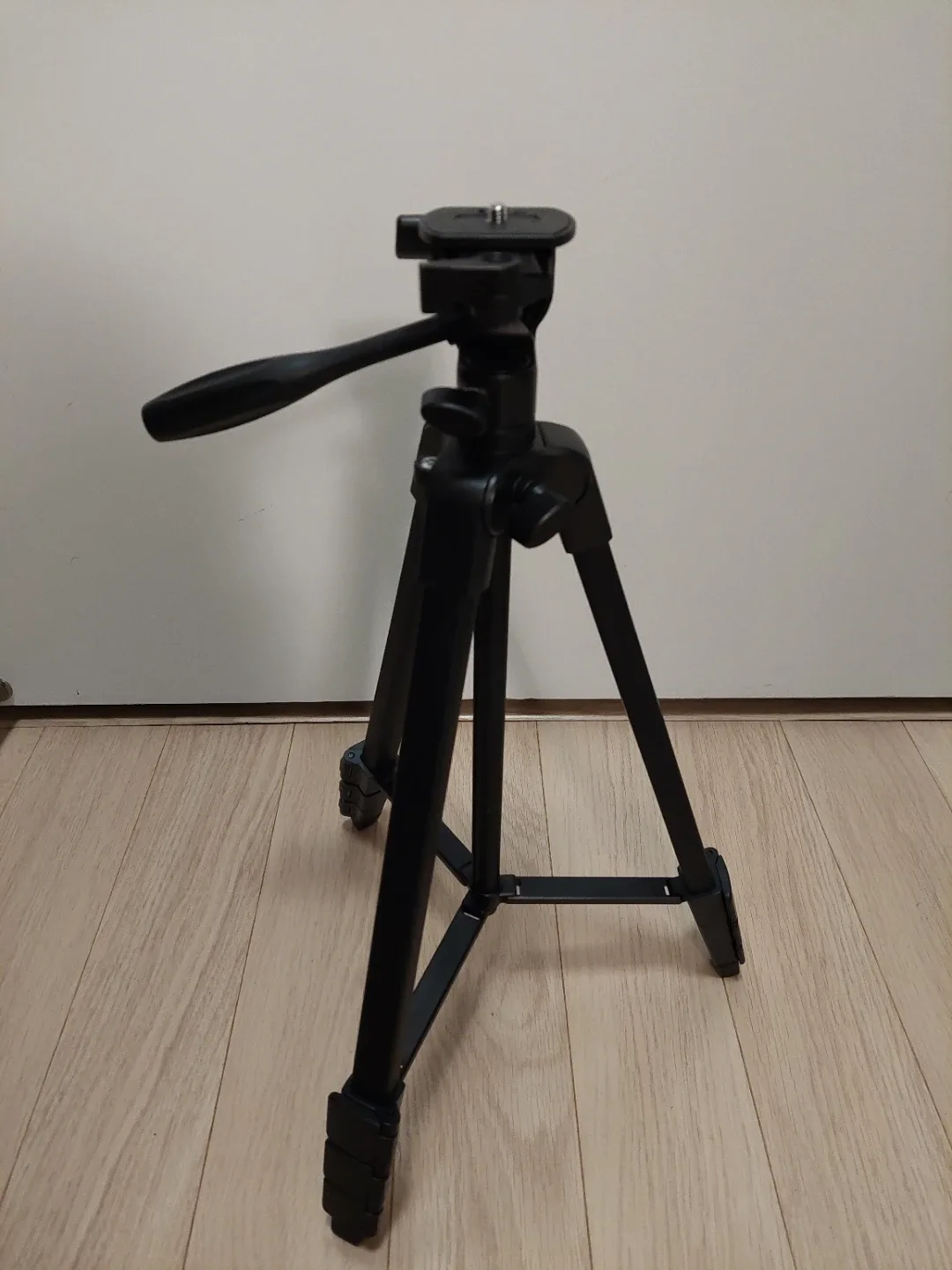 Generic Tripod Stand image indicator(3)