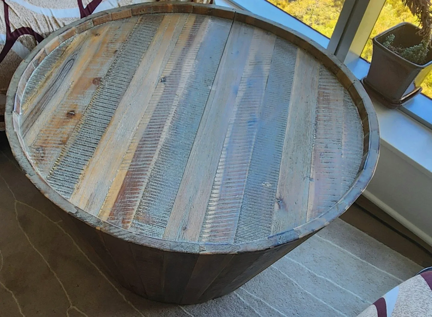 Round Wood Coffee Table image indicator(3)