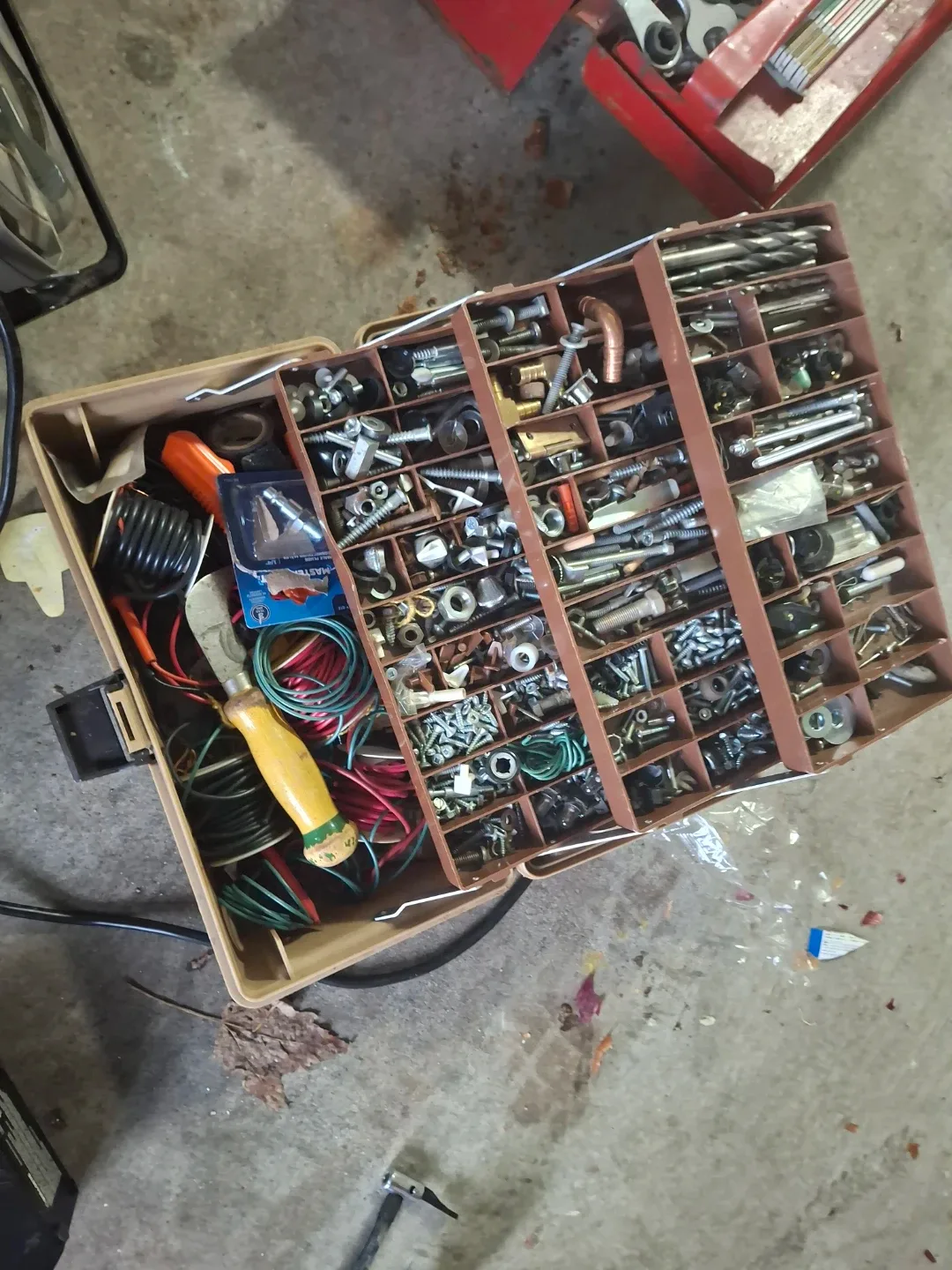 Organizer box with hardware image indicator(2)