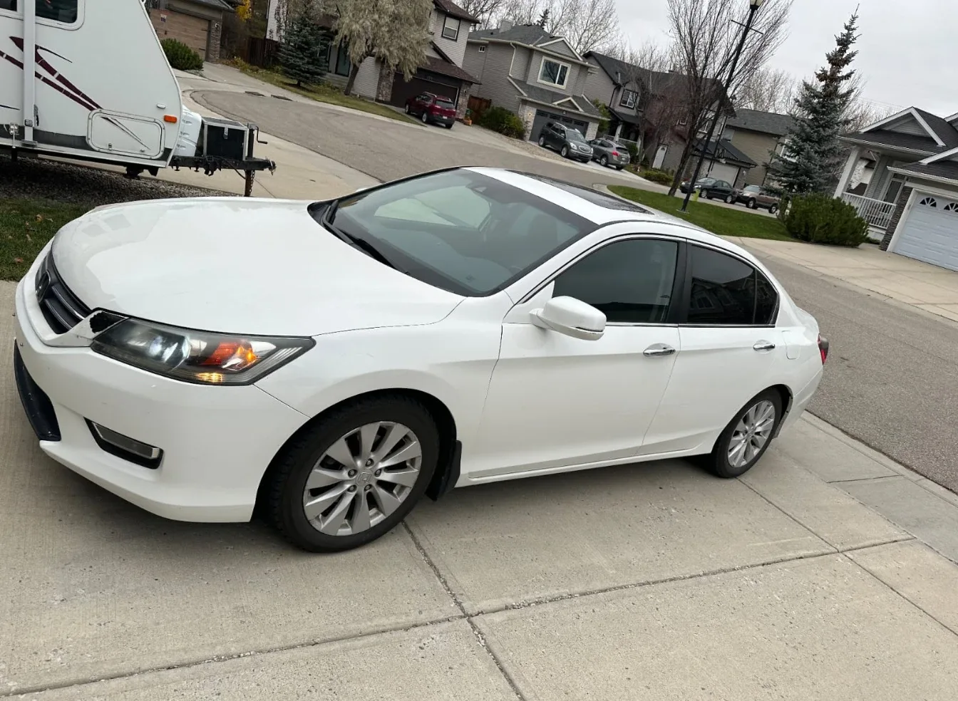 White Honda Accord Sedan image indicator(3)