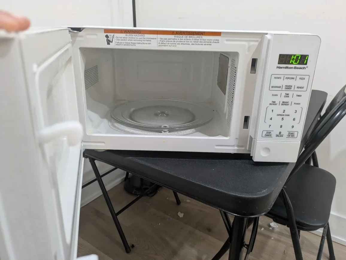 Hamilton Beach Microwave - White image indicator(2)