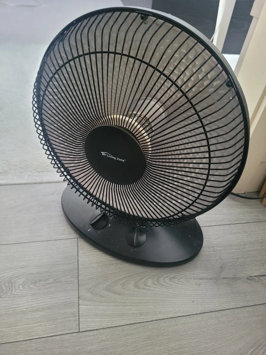 Living Zone Electric Radiant Dish Heater image indicator(3)