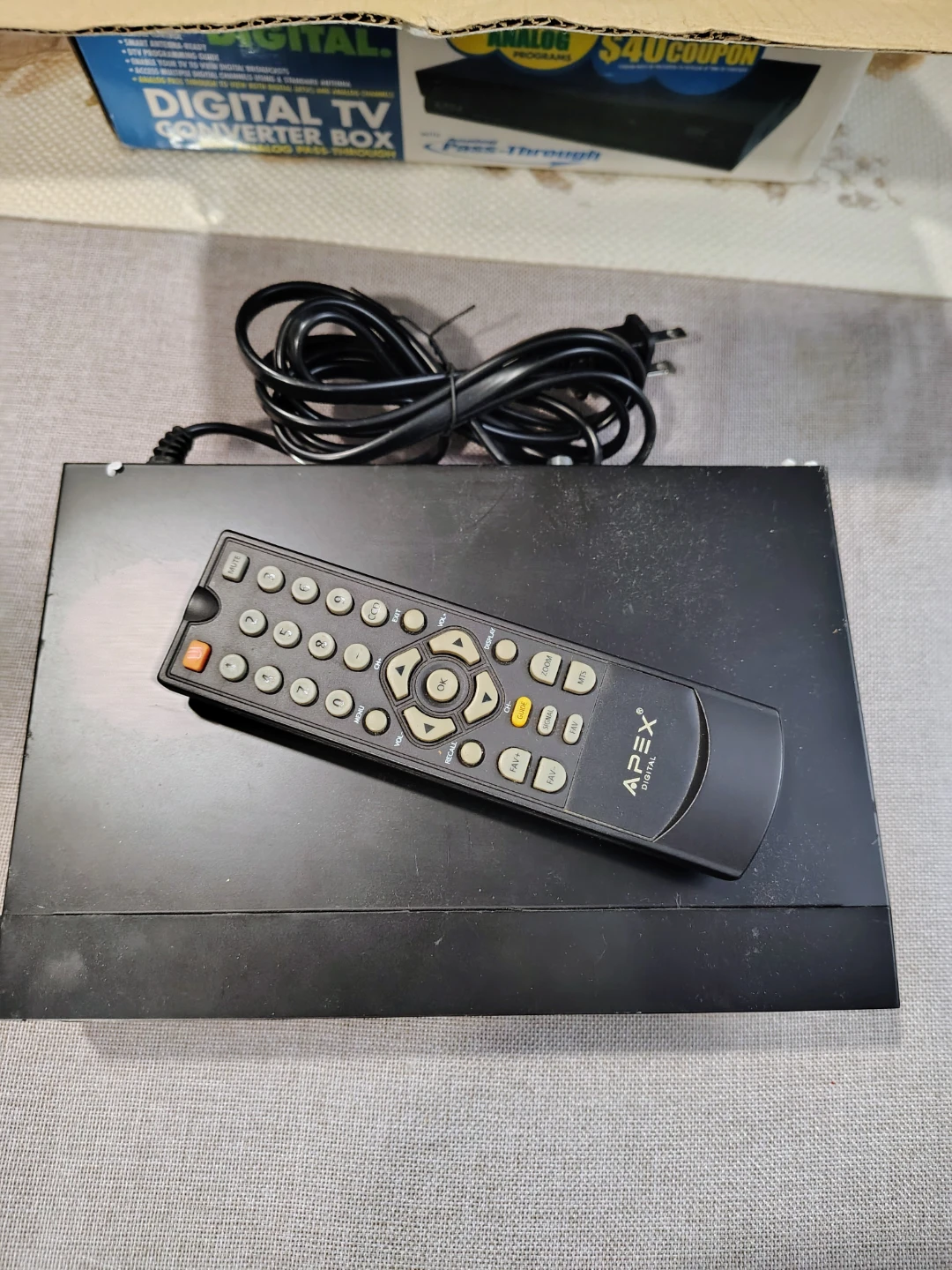 Apex DT250A Digital TV Converter Box with Analog Pass-Through - photo 3