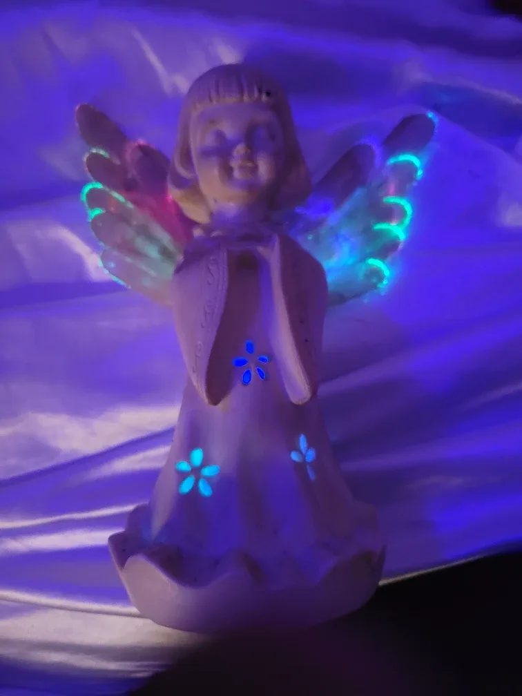 Angel Figurine with Light-Up Wings image indicator(6)