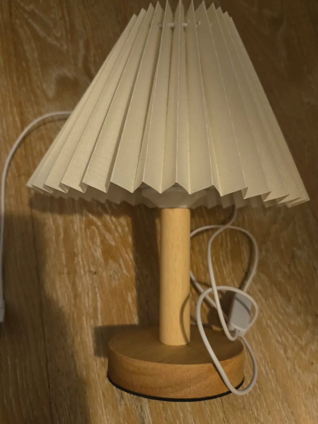 Table Lamp with Wood Base 🥕