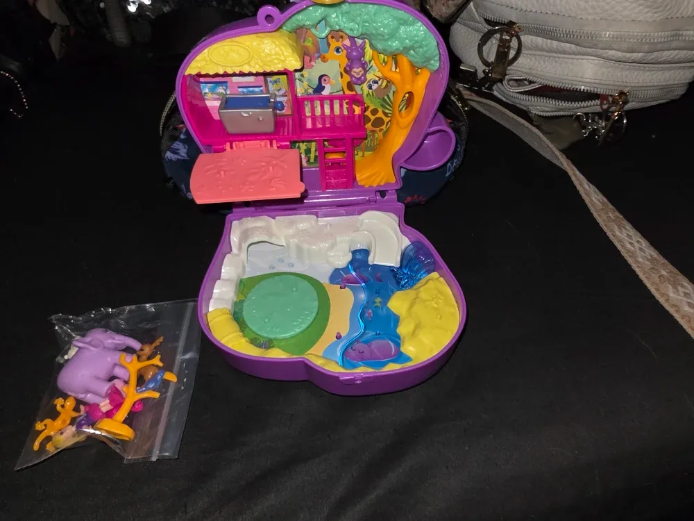Polly Pocket Elephant Compact Playset image indicator(2)