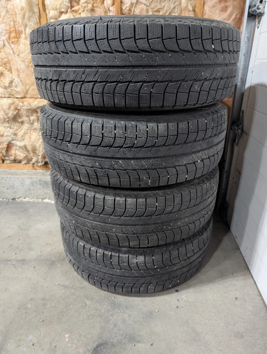 (4)-235/65R17 Winter Tires And Rims Off 2020 Hyundai Santa Fe image indicator(6)