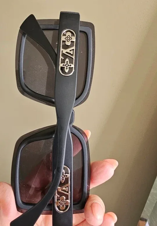 Louis Vuitton Sunglasses image indicator(3)