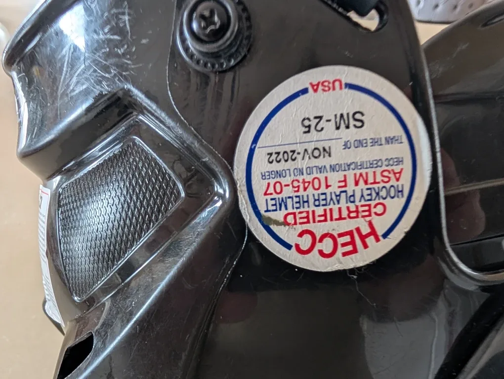 CCM Hockey Helmet with Cage - Size SM-25 image indicator(4)