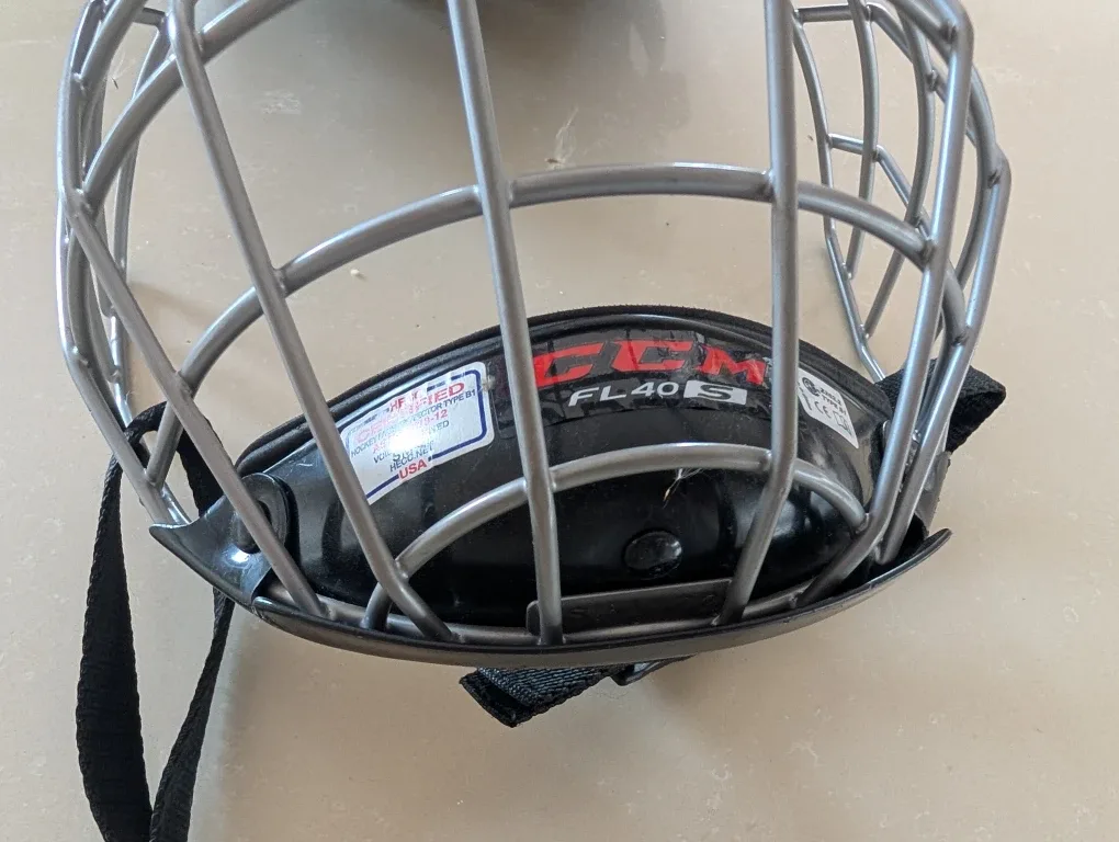 CCM Hockey Helmet with Cage - Size SM-25 image indicator(7)