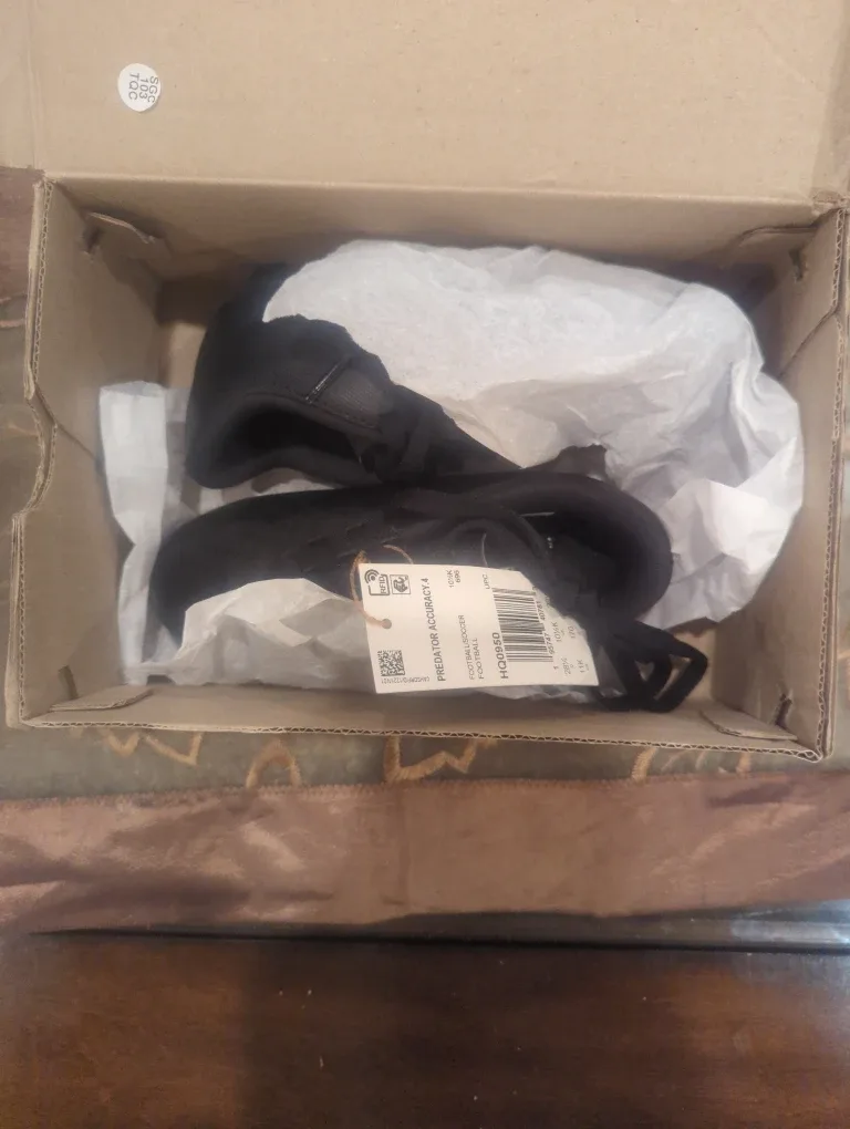 Adidas Predator Accuracy.New size 11 for baby's image indicator(2)