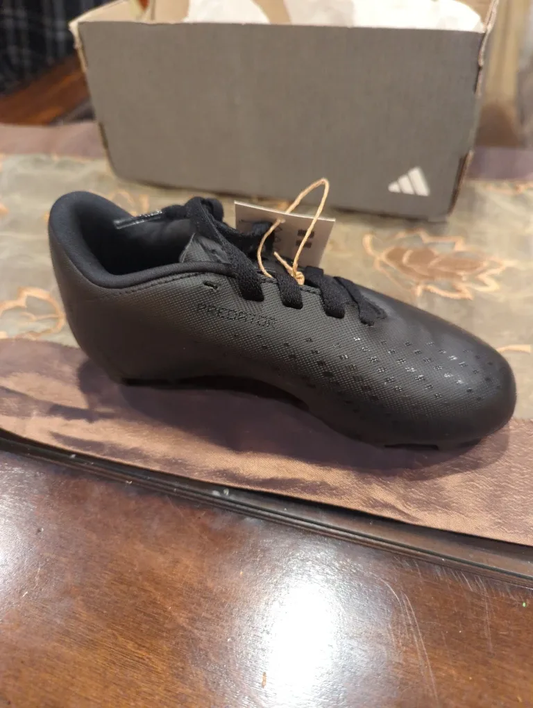 Adidas Predator Accuracy.New size 11 for baby's image indicator(4)