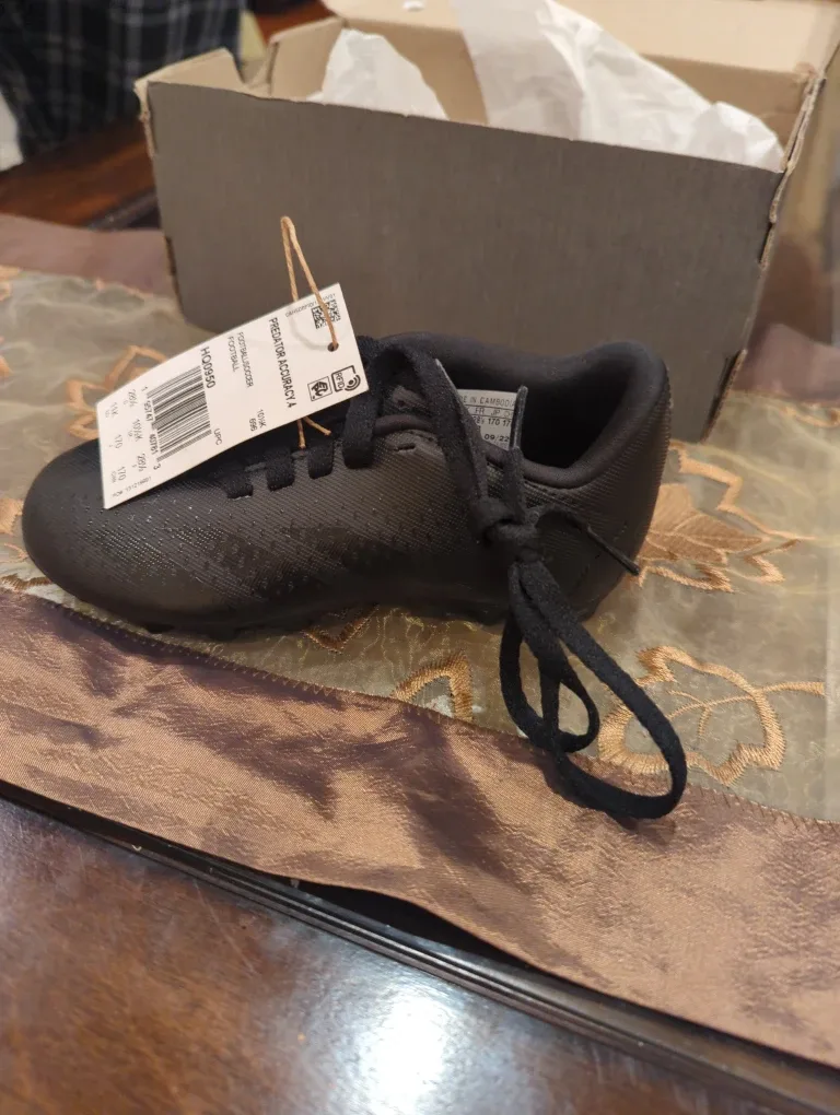 Adidas Predator Accuracy.New size 11 for baby's image indicator(5)