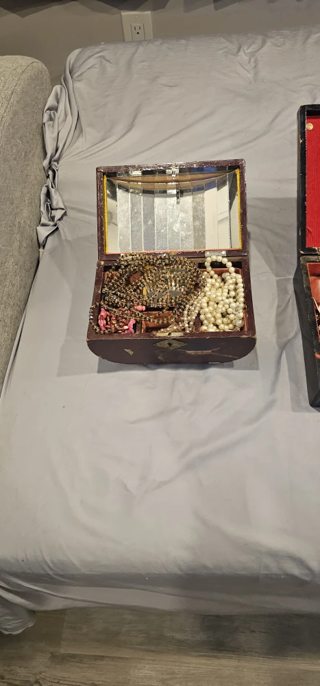 Vintage Jewelry with boxes - photo 3