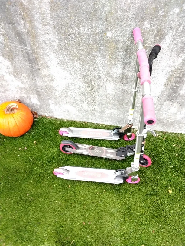 🏖 Razor Scooter - 🎀 Pink Handlebars & WRLD Industries Scooter 🛴 image indicator(1)